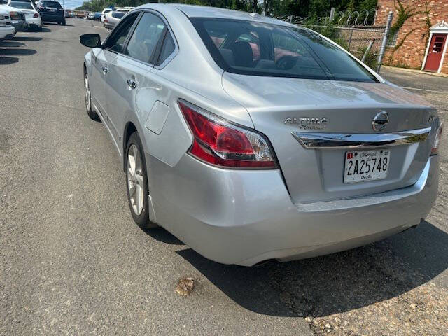 2015 Nissan Altima SV photo 6