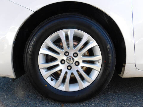 2015 Toyota Sienna XLE 8-Passenger