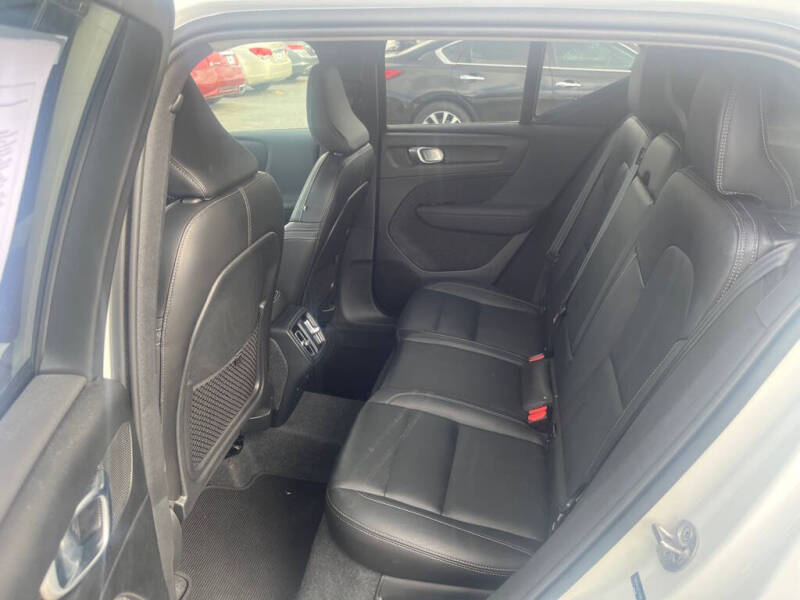 2024 Volvo XC40 B5 Plus Dark Theme