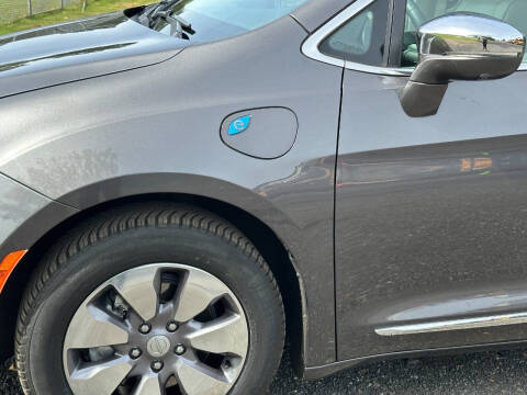 2017 Chrysler Pacifica Hybrid Platinum