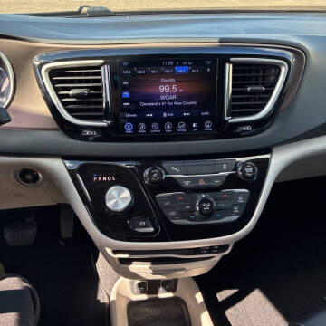 2017 Chrysler Pacifica Touring-L