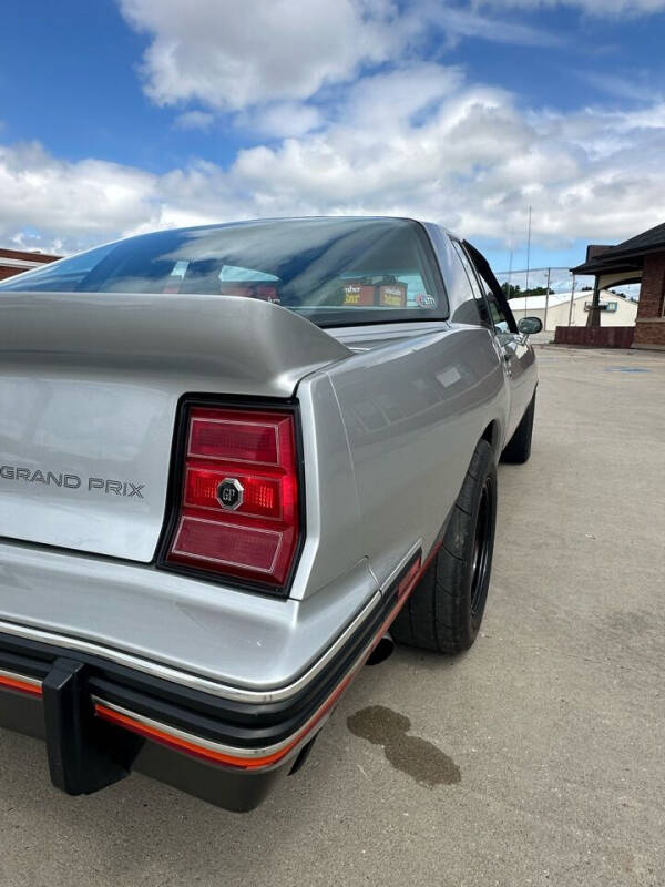 1986 Pontiac Grand Prix null photo 12