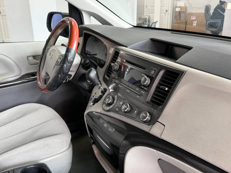 2012 Toyota Sienna