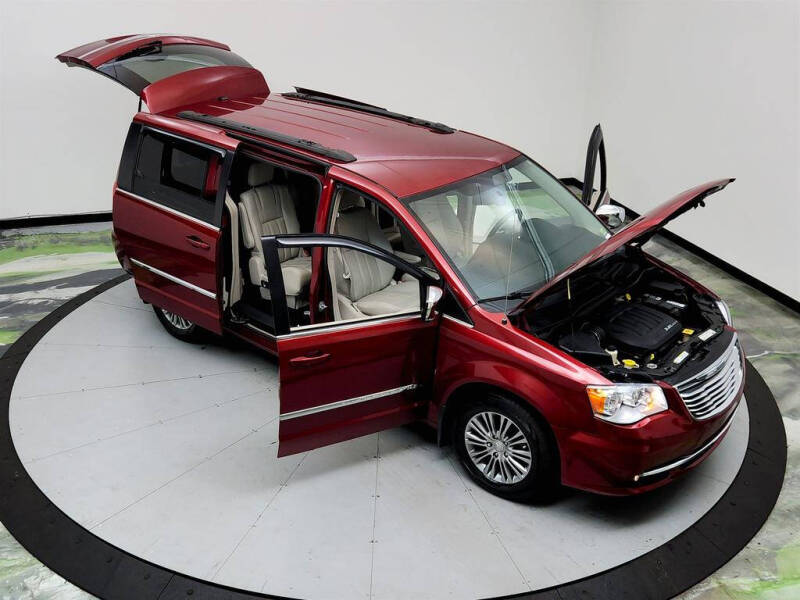 2013 Chrysler Town and Country Touring-L
