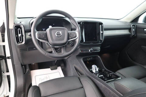 2024 Volvo XC40 B5 Plus Dark Theme