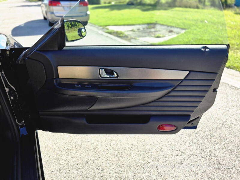 2005 Ford Thunderbird Deluxe