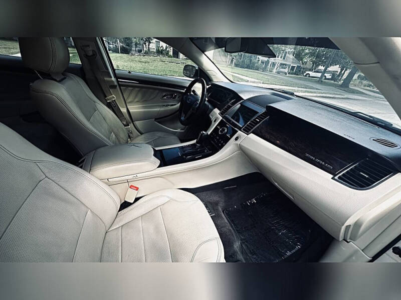 2018 Ford Taurus Limited