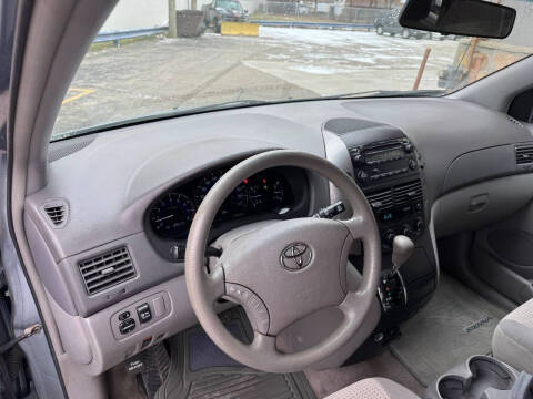 2009 Toyota Sienna CE 8-Passenger