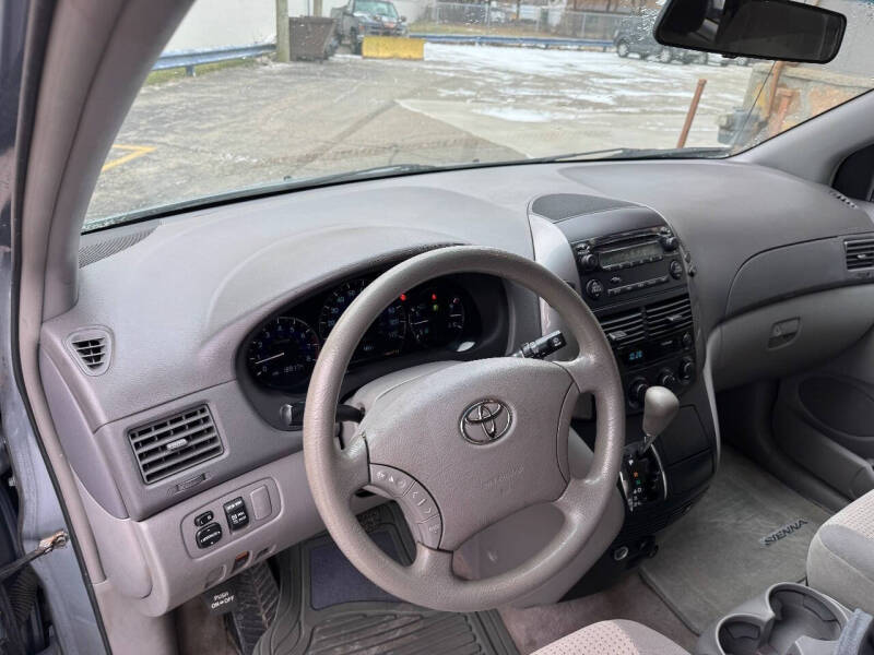 2009 Toyota Sienna CE 8-Passenger