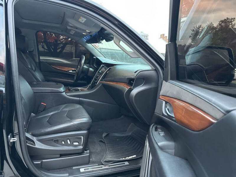 2017 Cadillac Escalade Luxury