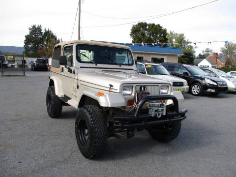 1995 Jeep Wrangler for sale at Supermax Autos in Strasburg VA