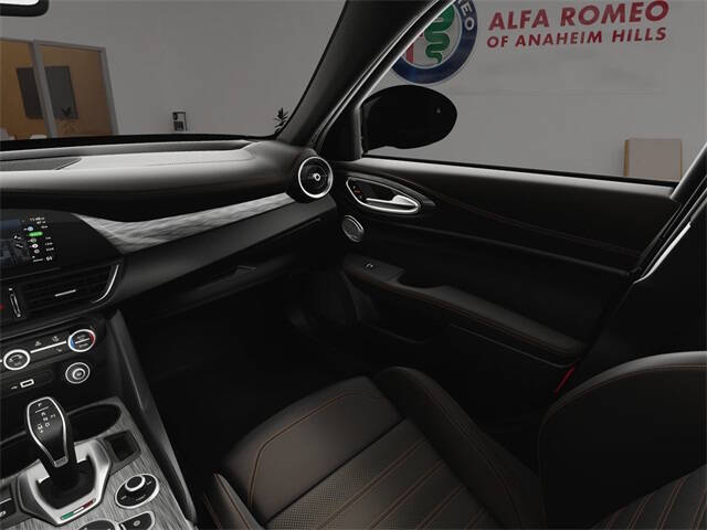 2025 Alfa Romeo Giulia Intensa