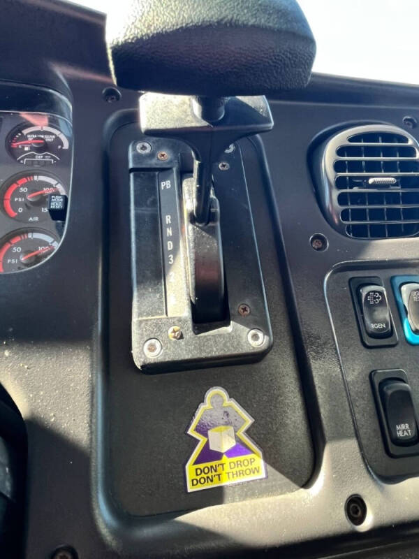 2013 Freightliner M2 106