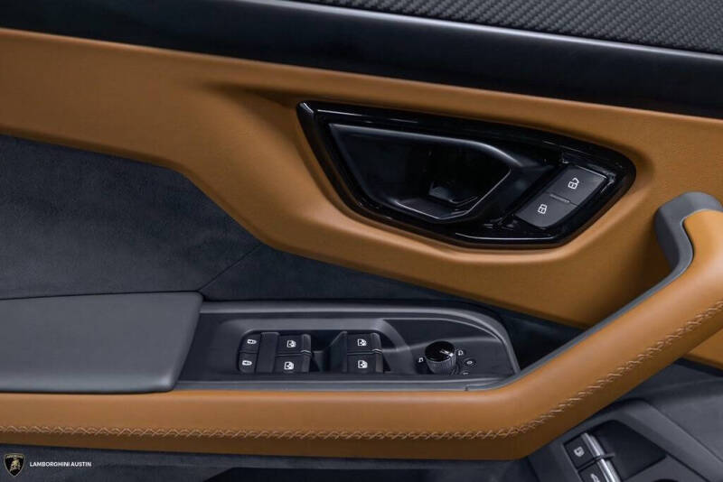 2025 Lamborghini Urus SE