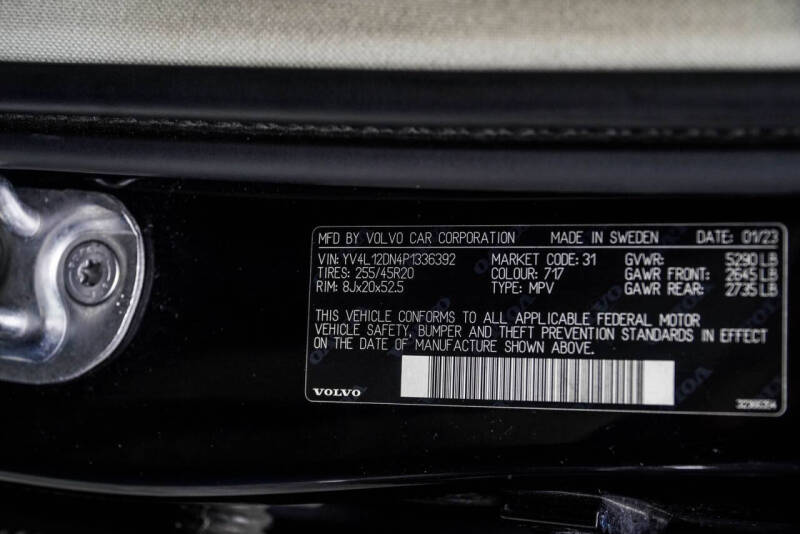 2023 Volvo XC60 B5 Plus Bright Theme