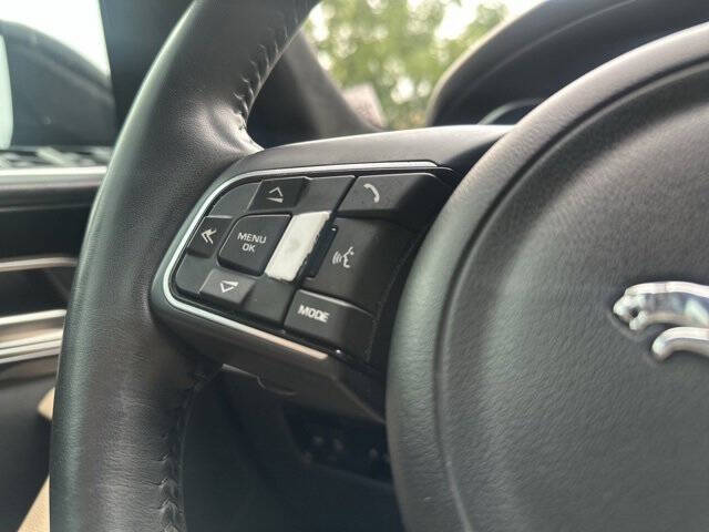 2019 Jaguar F-PACE 25t Premium