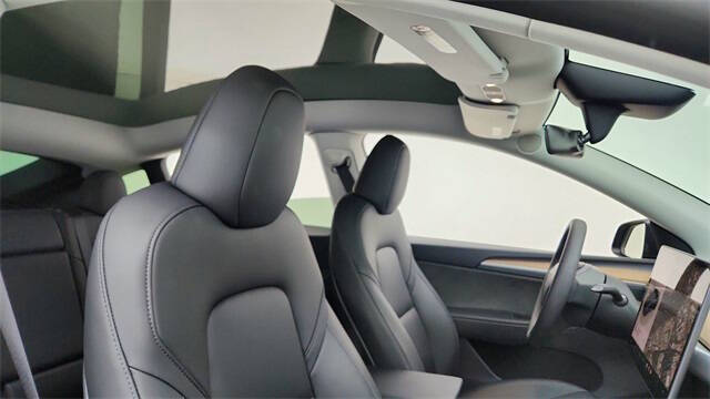 2025 Tesla Model Y Long Range