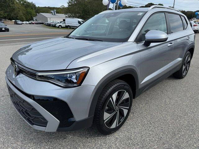 2025 Volkswagen Taos SE 4Motion