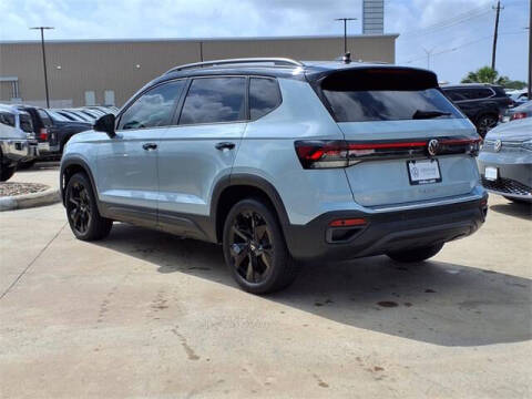 2025 Volkswagen Taos SE Black