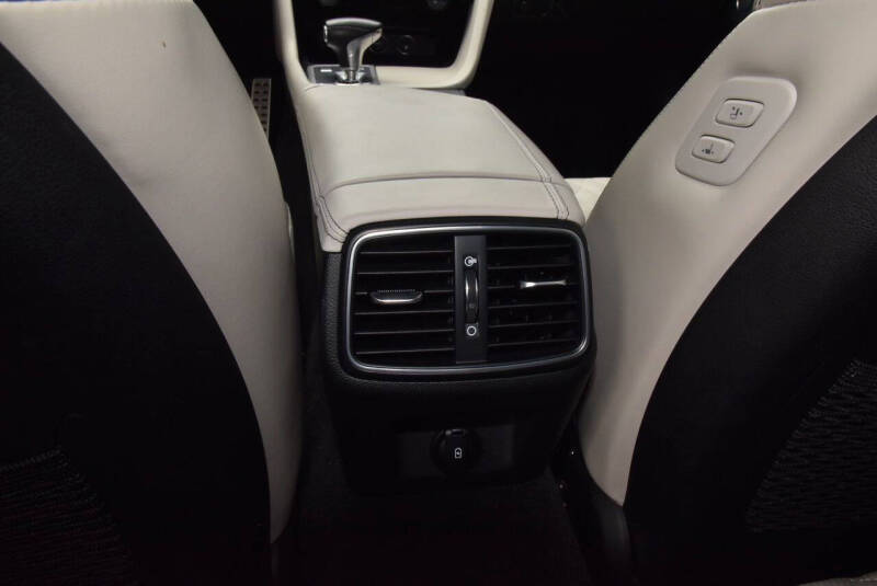 2023 Genesis G70