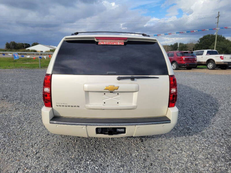 2014 Chevrolet Suburban LTZ photo 3