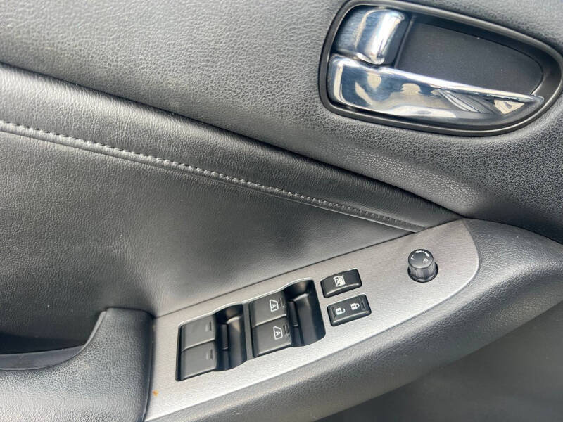 2010 Nissan Altima 3.5 SR