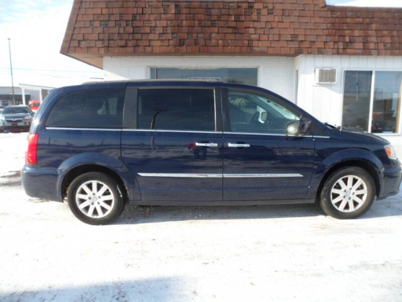 2014 Chrysler Town & Country Touring's photo