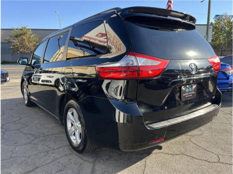 2015 Toyota Sienna