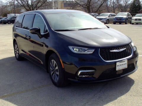 2025 Chrysler Pacifica Plug-In Hybrid for sale at Berman Chrysler Dodge Jeep Ram in Oak Lawn IL
