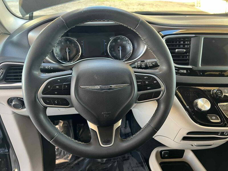 2023 Chrysler Voyager LX