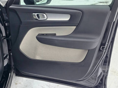 2021 Volvo XC40 T5 Momentum