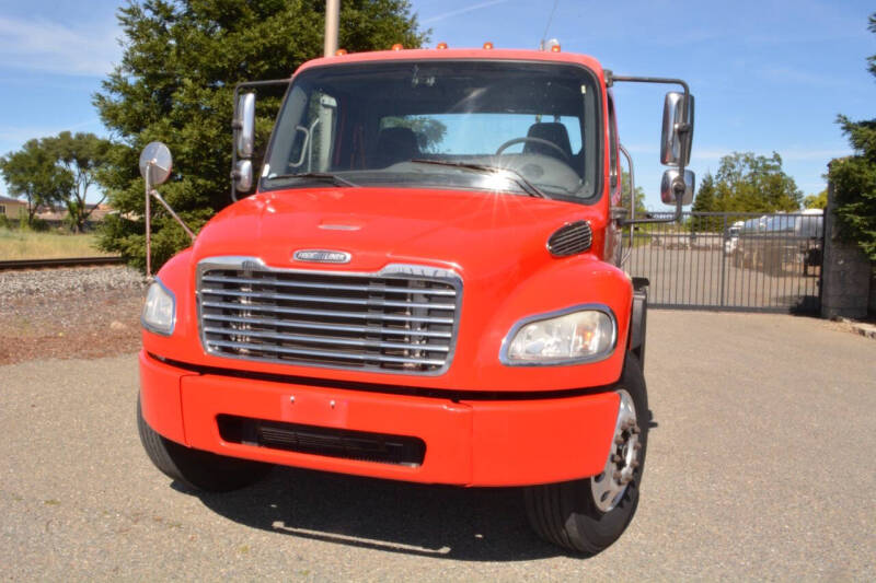 2012 Freightliner M2 106