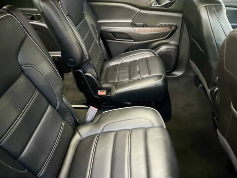 2022 GMC Acadia Denali
