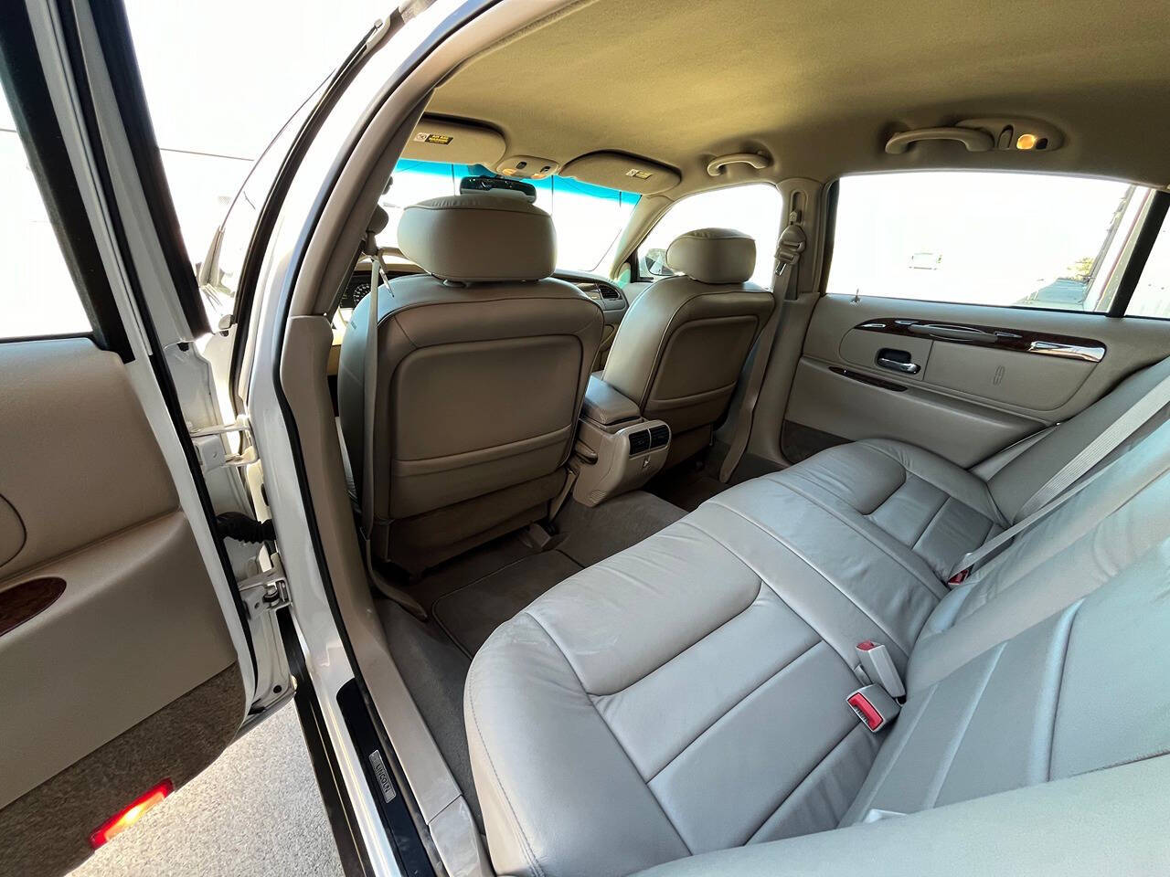 2002 Lincoln Town Car for sale at Carnival Car Company in Victoria, TX