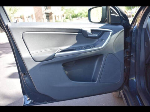 2016 Volvo XC60 T5 Drive-E Platinum