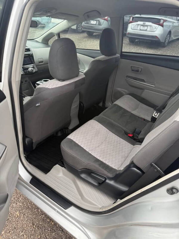 2017 Toyota Prius v Three