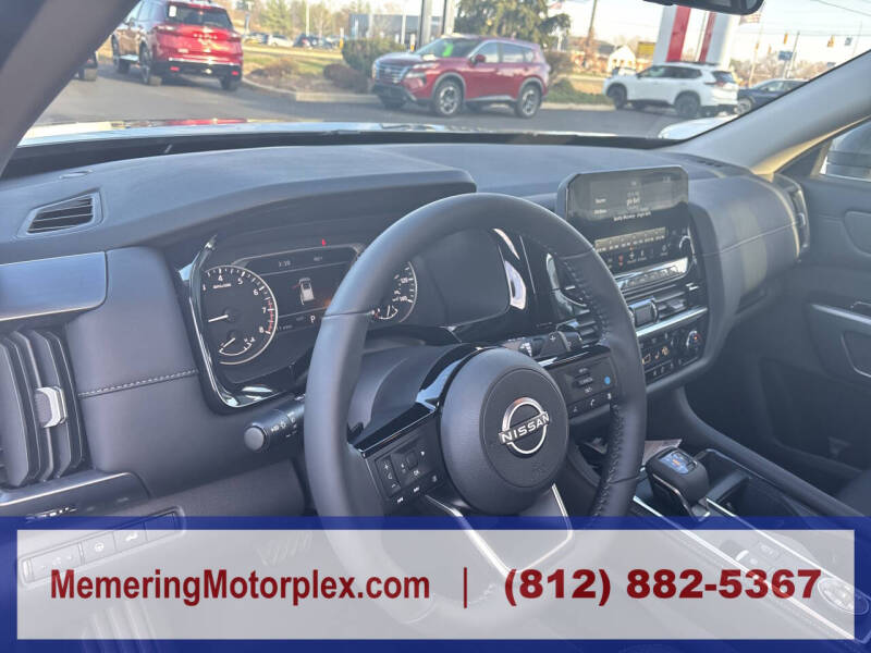 2025 Nissan Pathfinder SL