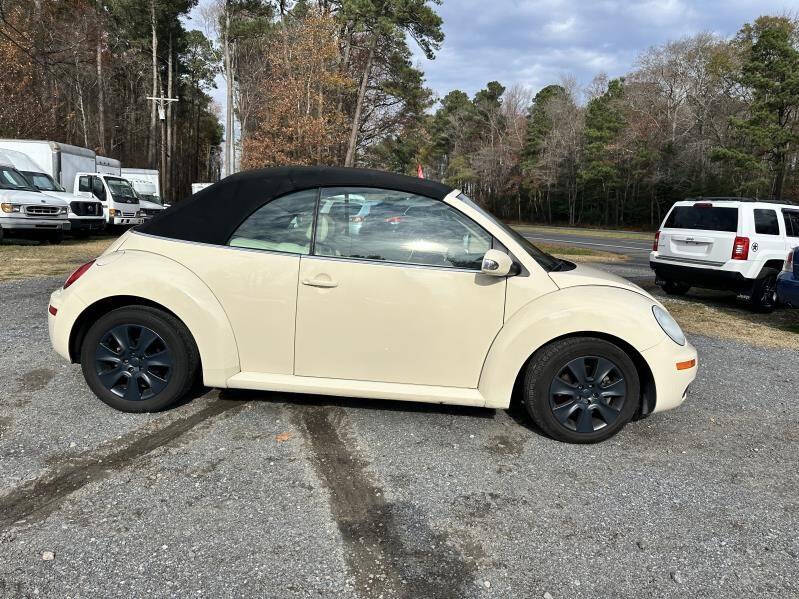 2008 Volkswagen New Beetle S photo 18