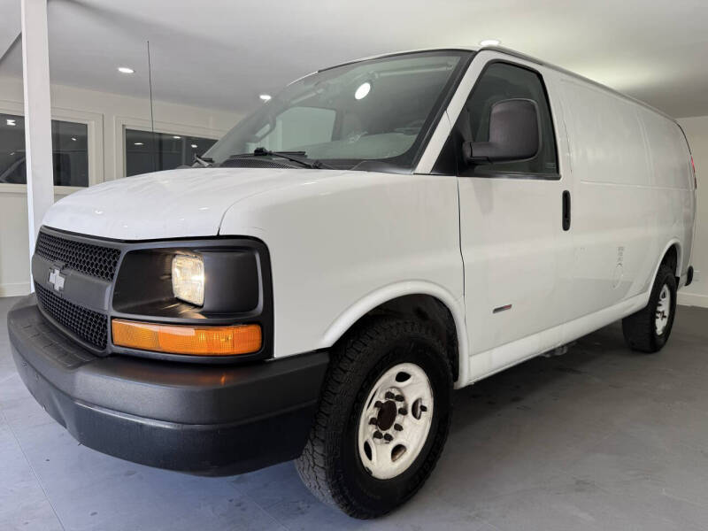 2017 Chevrolet Express Cargo Work Van's photo