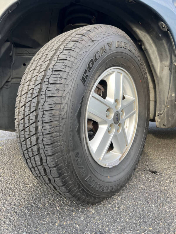 2005 Ford Escape XLS