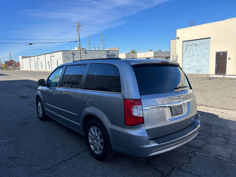 2015 Chrysler Town & Country Touring photo 8