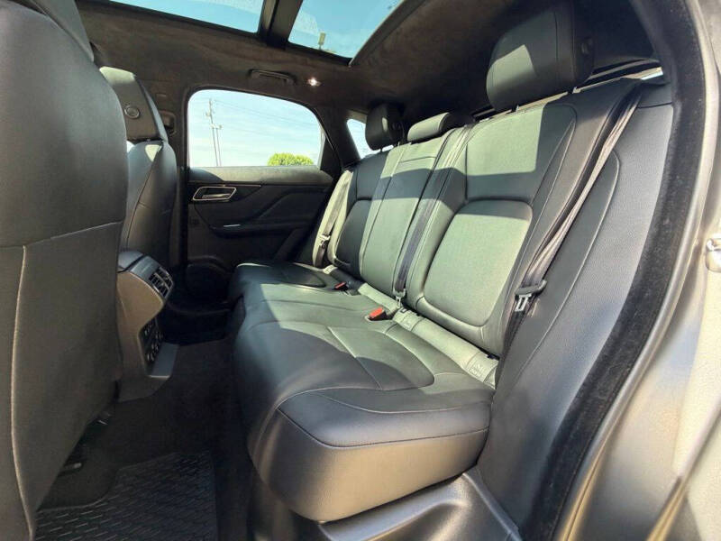 2019 Jaguar F-PACE 25t Premium