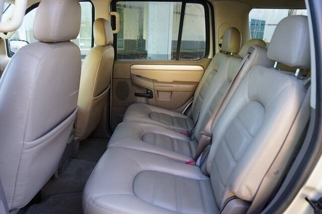 2004 Ford Explorer XLT