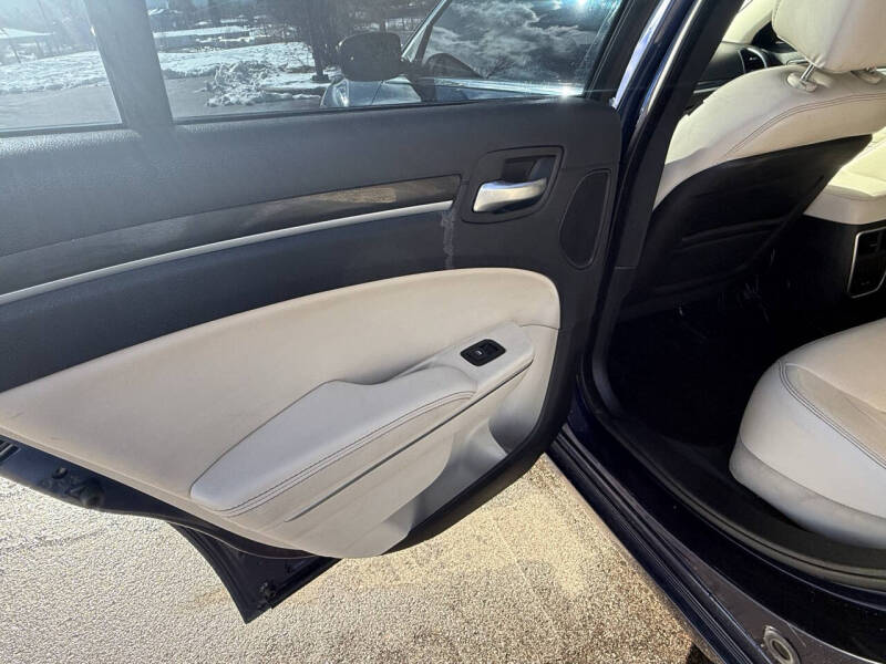 2015 Chrysler 300 Limited