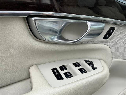 2019 Volvo XC90 T6 Momentum