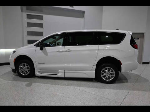 2024 Chrysler Pacifica Touring L