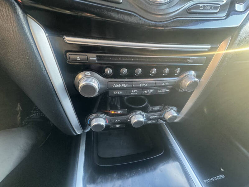 2015 Nissan Pathfinder SV