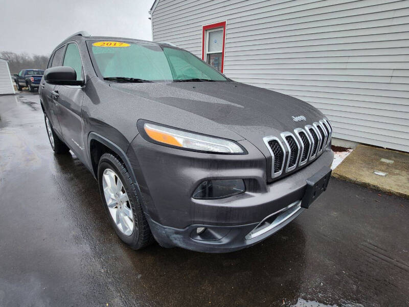 2017 Jeep Cherokee for sale at Queen City Motors in Harrison OH