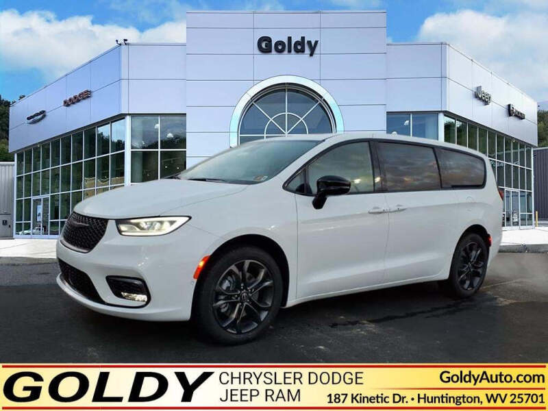 2026 Chrysler Pacifica Select's photo