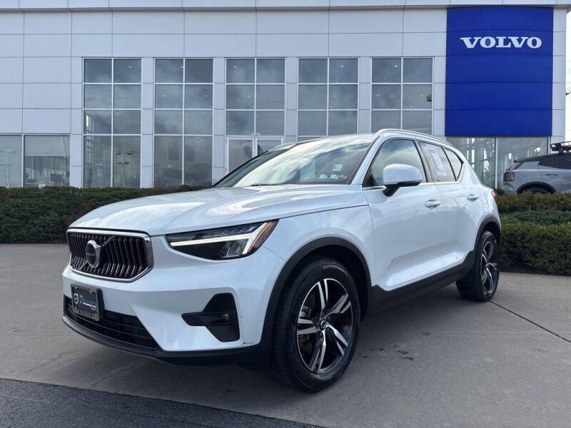 2023 Volvo XC40 B5 Plus Bright Theme